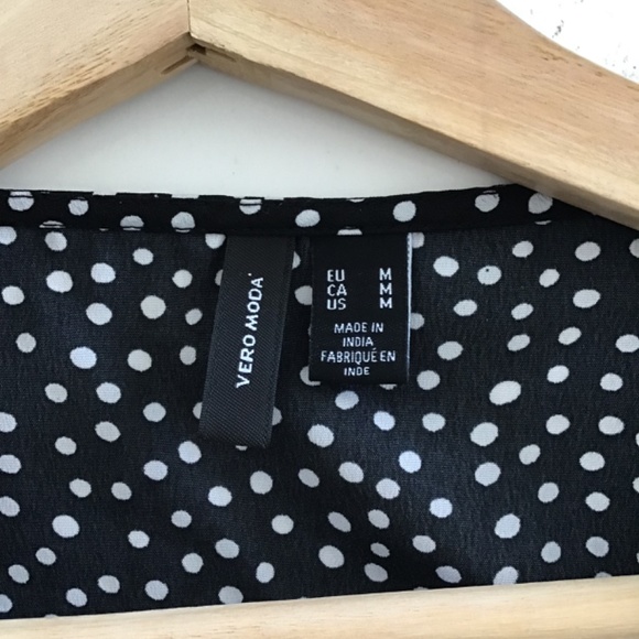 VERO MODA size M short sleeved mini wrap dress, black with white dots - Picture 7 of 11
